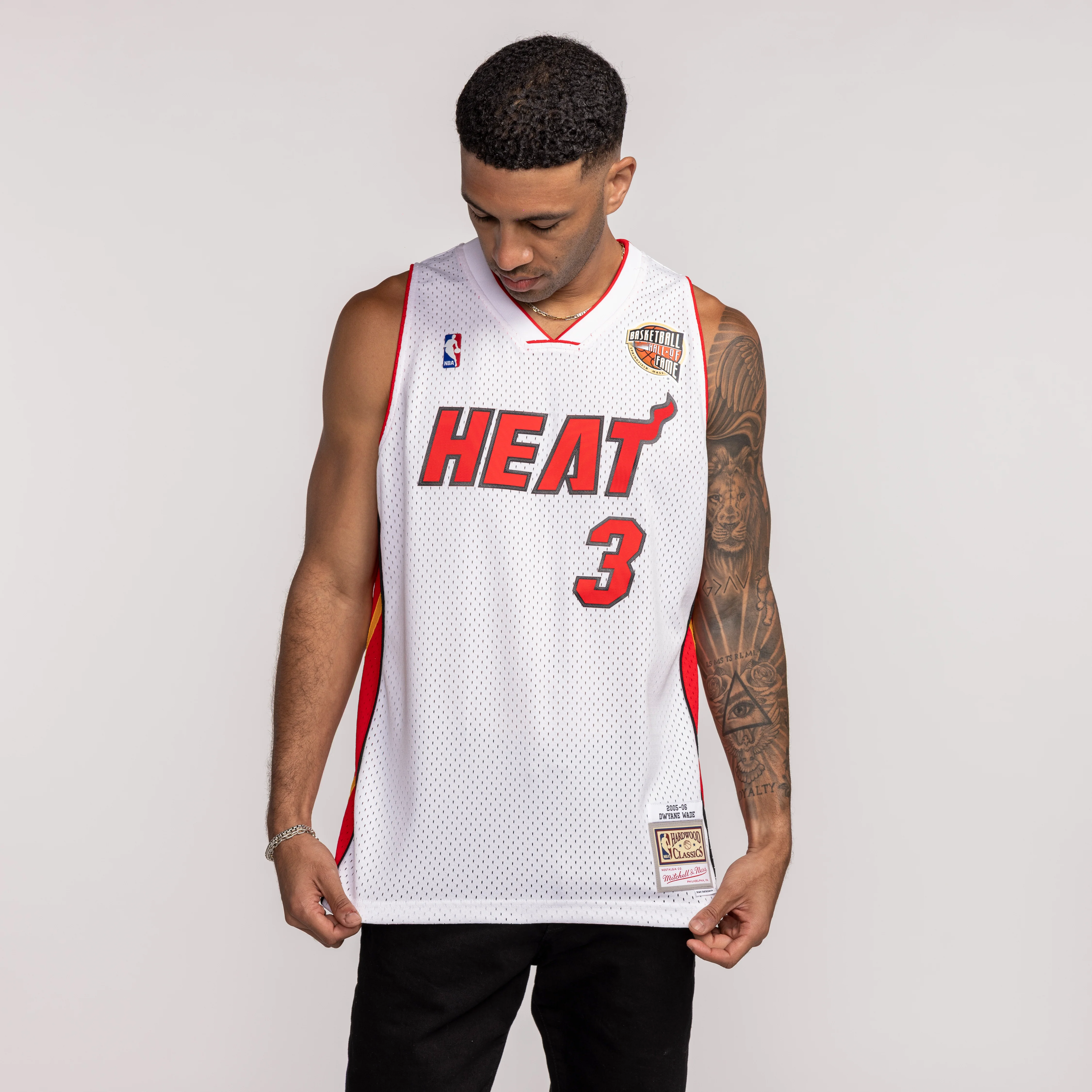 Dwyane Wade Mitchell & Ness Miami HEAT 2005-06 White Swingman Jersey - HOF Edition - Image 3