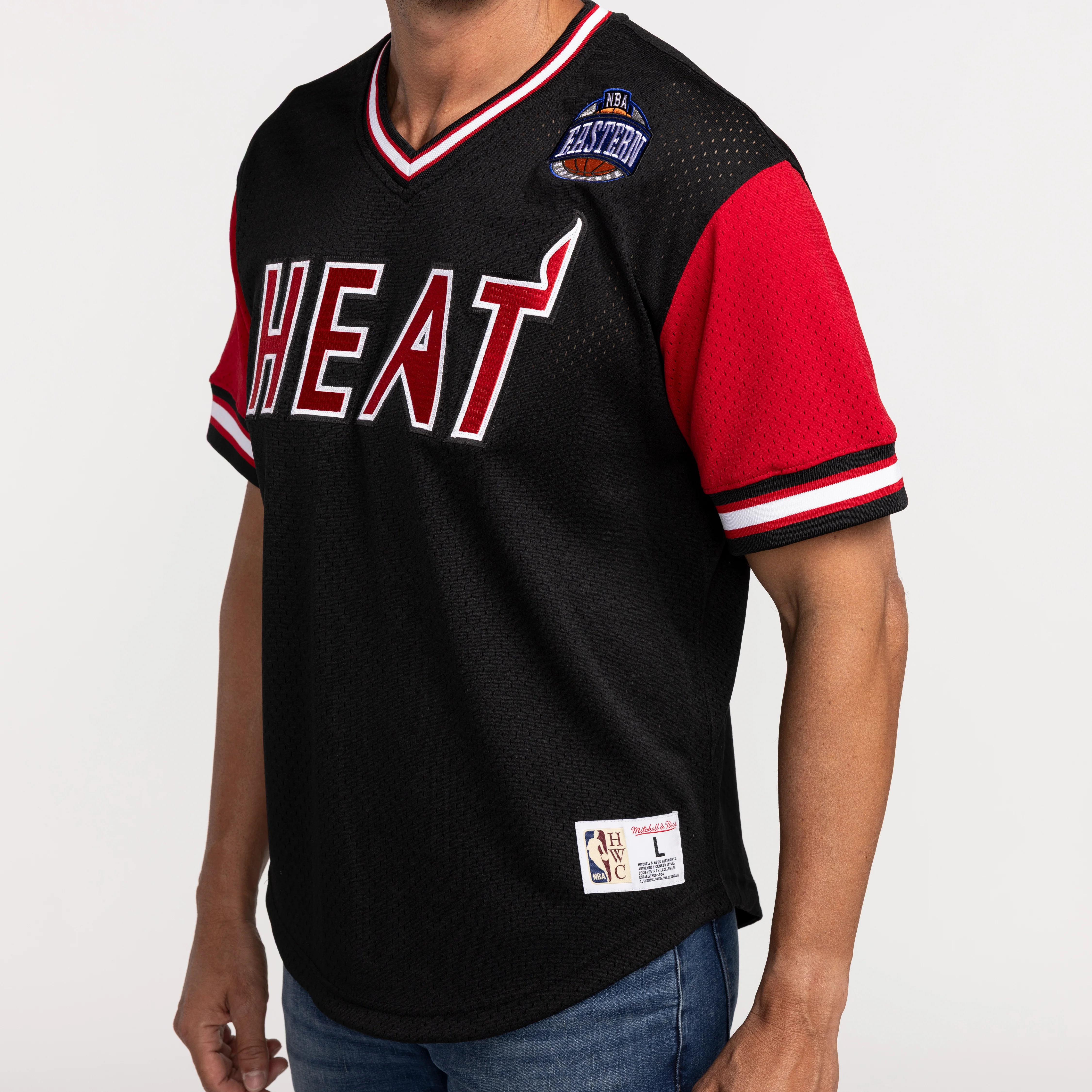 Mitchell & Ness Miami HEAT Hardwood Classic Night Mesh V-Neck - Image 3