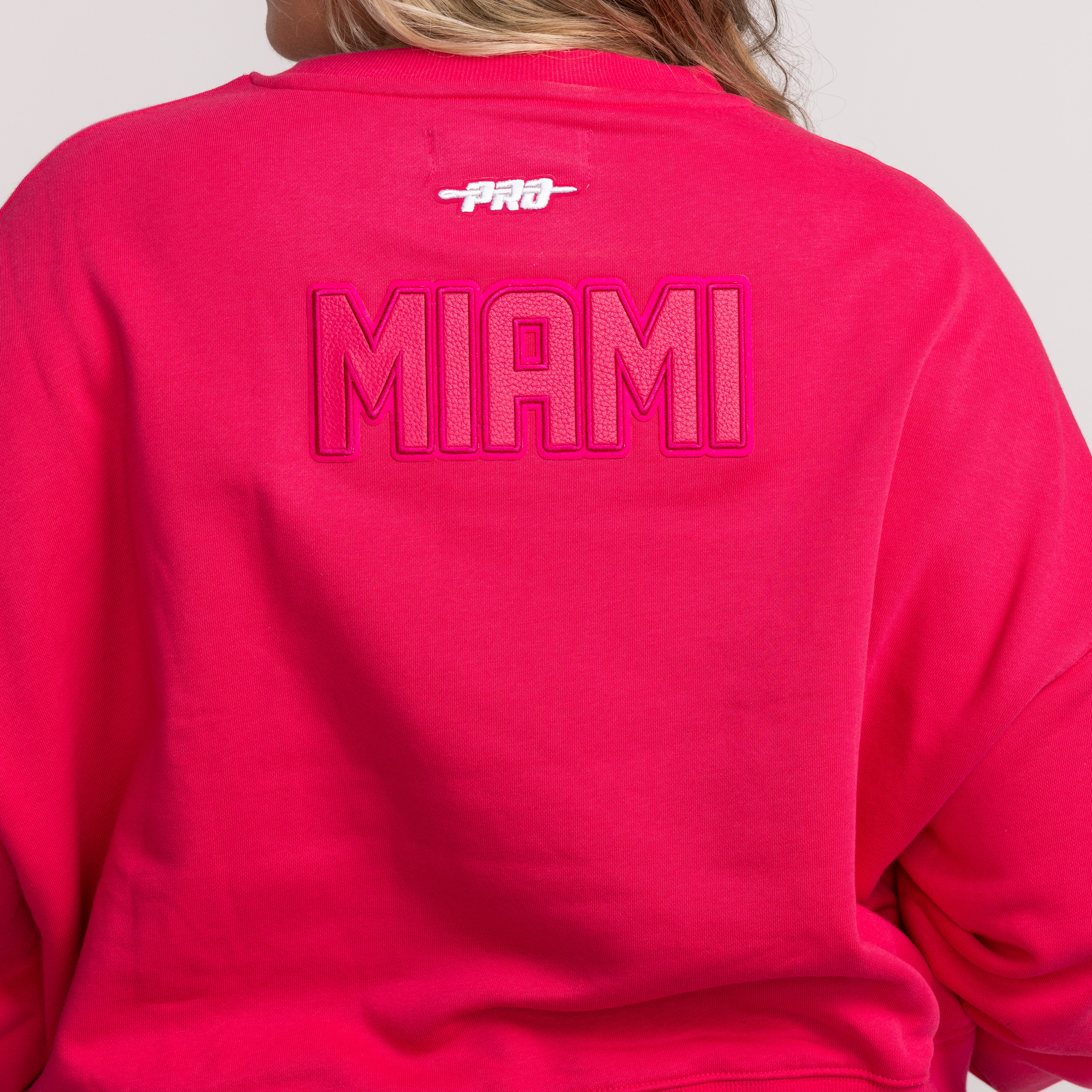 Pro Standard Miami HEAT Original Vice Pink Women's Crewneck - Image 2
