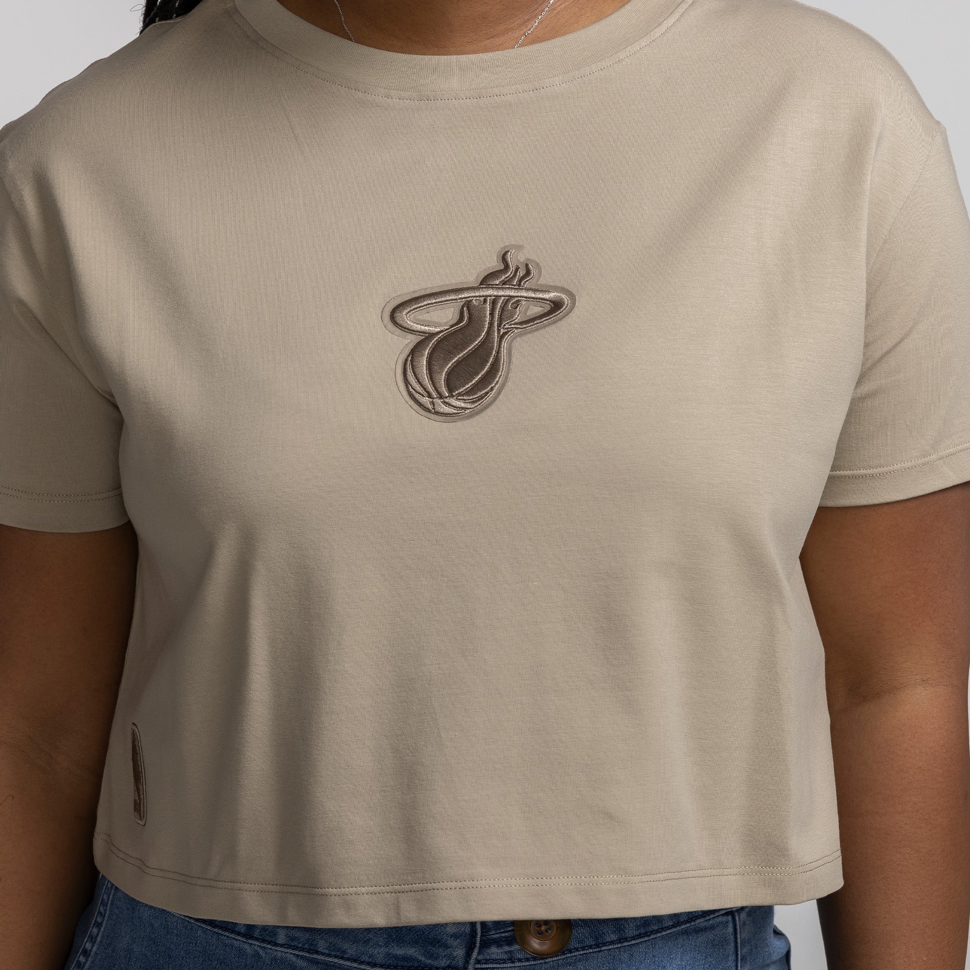 Pro Standard Miami HEAT Boxy Wingspan Women's Crop Tee - Image 4