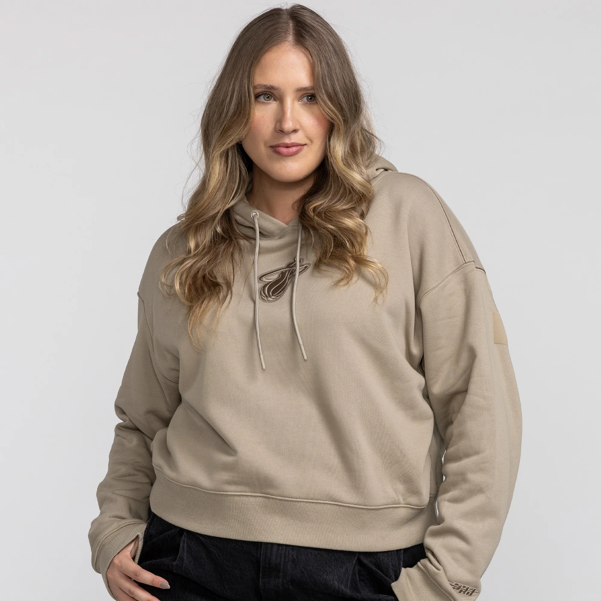 Pro Standard Miami HEAT Wingspan Crop Women's Taupe Hoodie - Image 3
