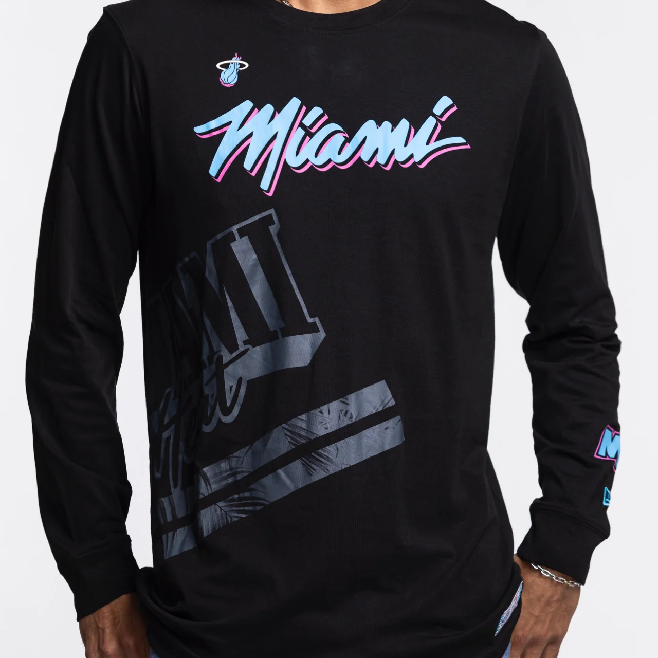 New Era Miami HEAT Original Vice Nights Wordmark Long Sleeve Tee - Image 3