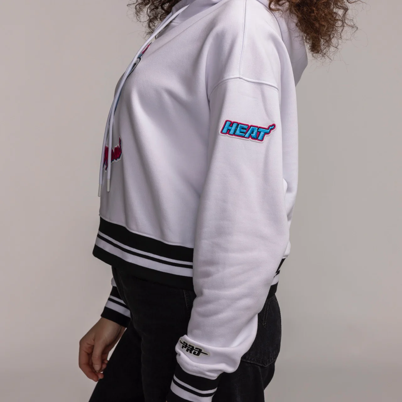 Pro Standard Miami HEAT Original Vice Women's Pullover Hoodie - Image 3