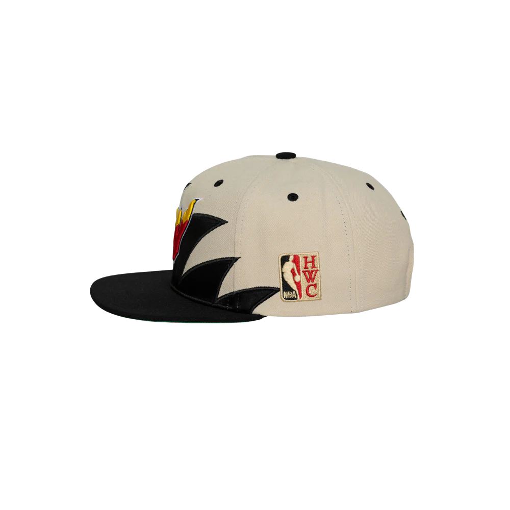 Mitchell & Ness Miami HEAT Shark Tooth Snapback - Image 3