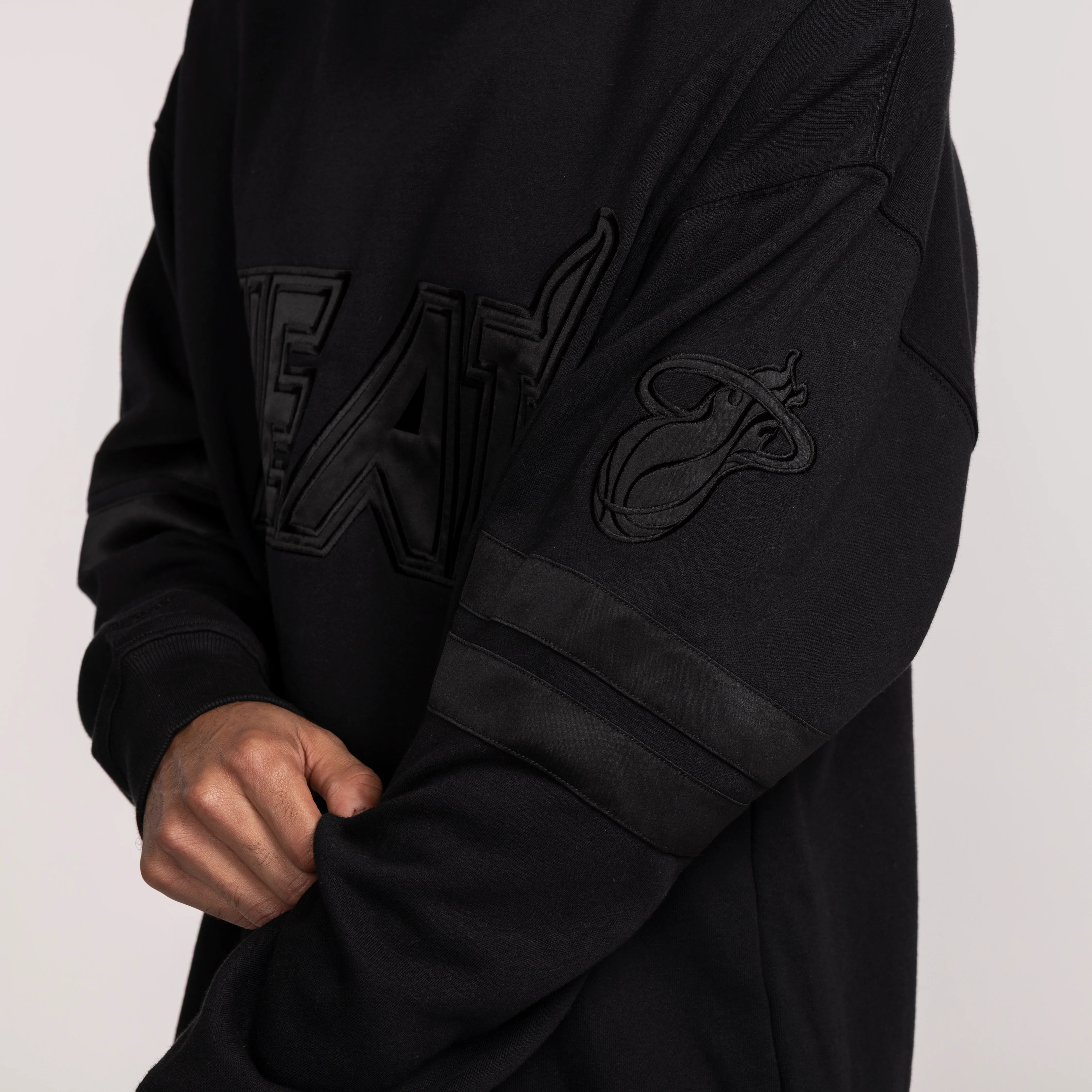 Mitchell & Ness Miami HEAT Stripes Fleece Crewneck - Image 4