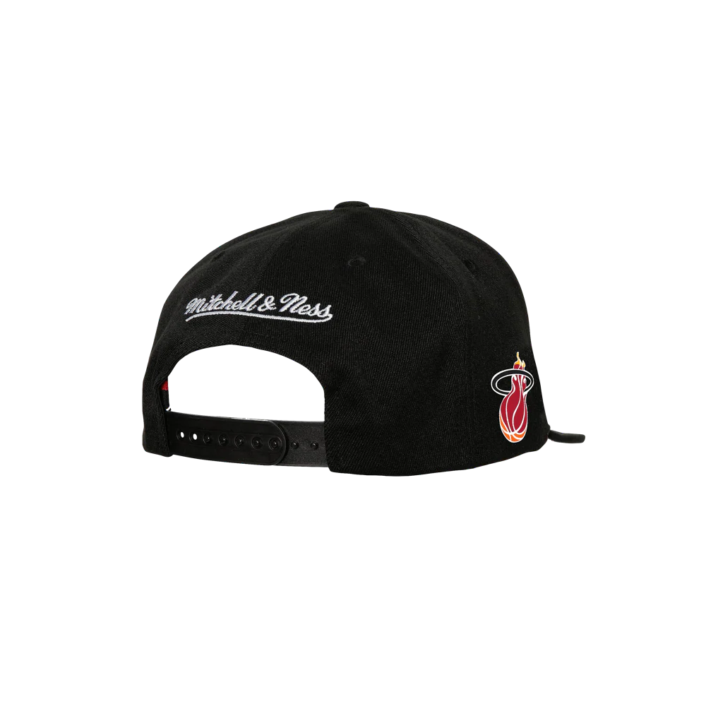 Mitchell & Ness Miami HEAT Wade Signature Snapback - Image 2
